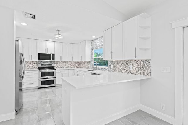 6578 146th Road N, Palm Beach Gardens, FL 33418