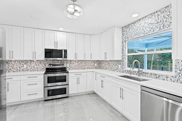 6578 146th Road N, Palm Beach Gardens, FL 33418