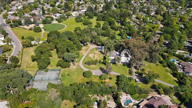 4434 Mapel Ln, Carmichael, CA 95608