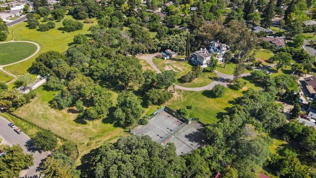 4434 Mapel Ln, Carmichael, CA 95608