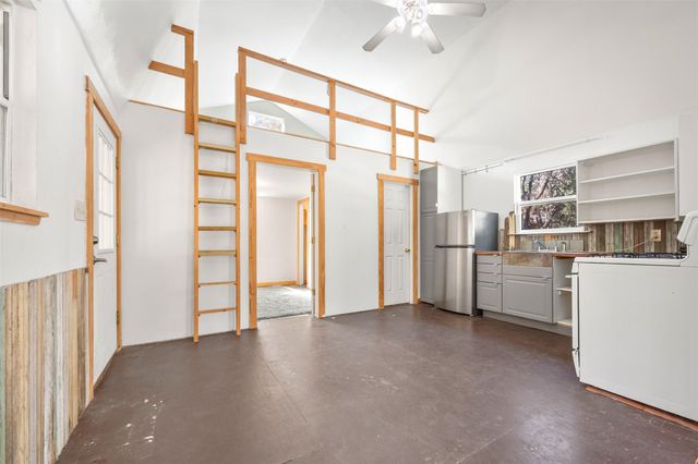 2301 Days End RD, Wimberley, TX 78676