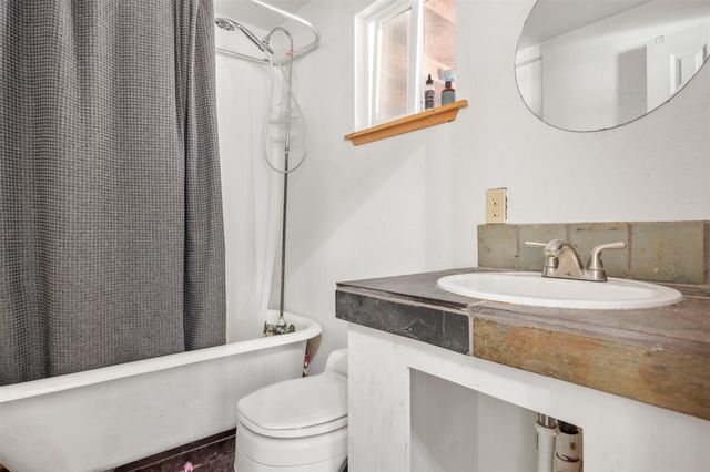 2301 Days End RD, Wimberley, TX 78676