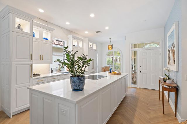 231 E Tall Oaks Circle, Palm Beach Gardens, FL 33410