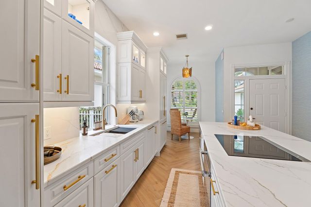 231 E Tall Oaks Circle, Palm Beach Gardens, FL 33410