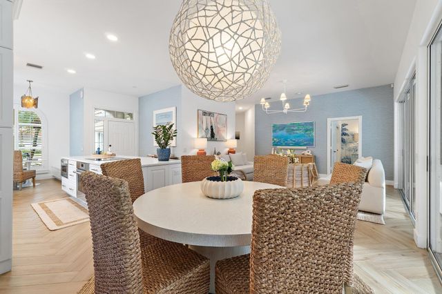 231 E Tall Oaks Circle, Palm Beach Gardens, FL 33410