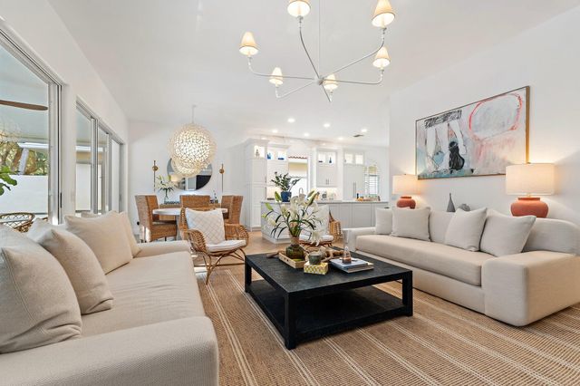 231 E Tall Oaks Circle, Palm Beach Gardens, FL 33410