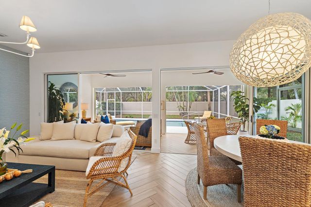 231 E Tall Oaks Circle, Palm Beach Gardens, FL 33410