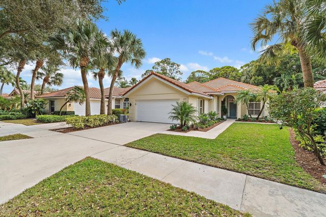 231 E Tall Oaks Circle, Palm Beach Gardens, FL 33410