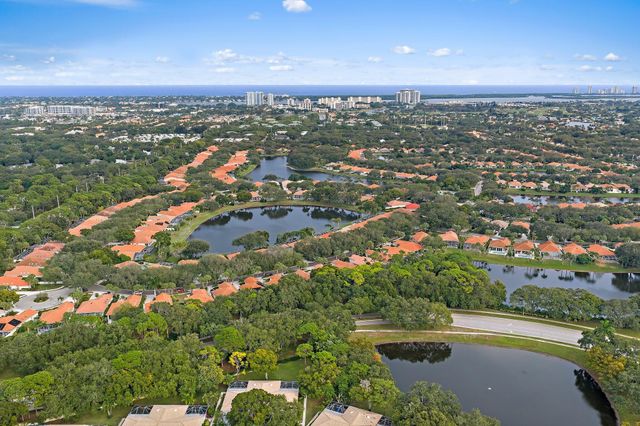 231 E Tall Oaks Circle, Palm Beach Gardens, FL 33410
