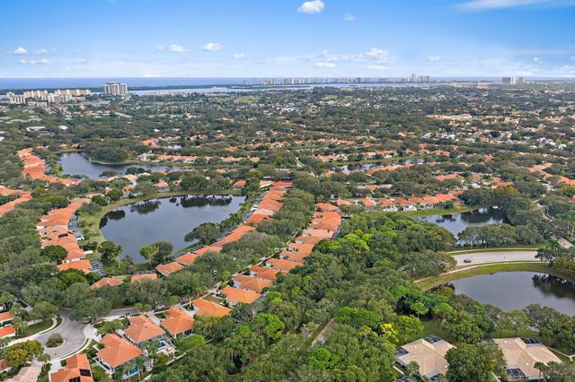 231 E Tall Oaks Circle, Palm Beach Gardens, FL 33410