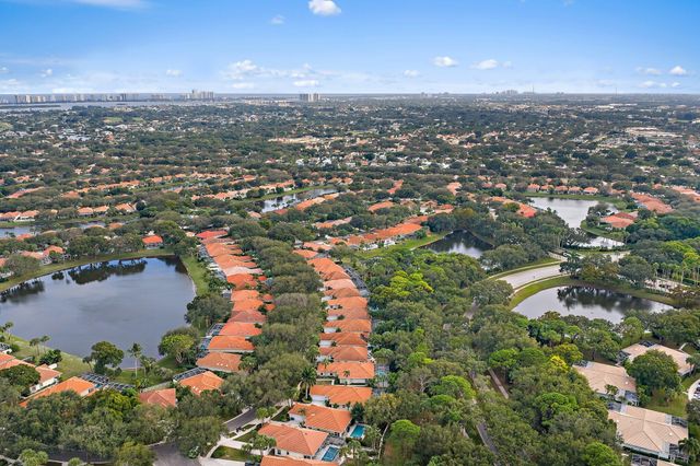 231 E Tall Oaks Circle, Palm Beach Gardens, FL 33410