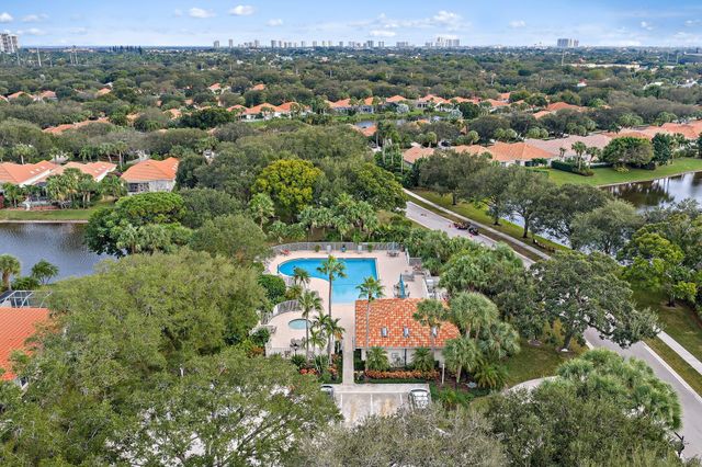 231 E Tall Oaks Circle, Palm Beach Gardens, FL 33410