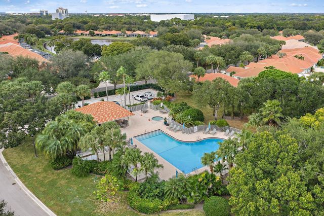 231 E Tall Oaks Circle, Palm Beach Gardens, FL 33410