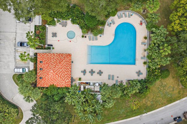 231 E Tall Oaks Circle, Palm Beach Gardens, FL 33410