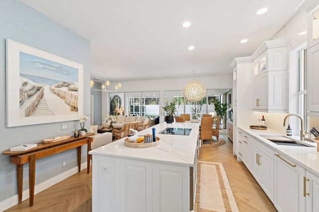 231 E Tall Oaks Circle, Palm Beach Gardens, FL 33410