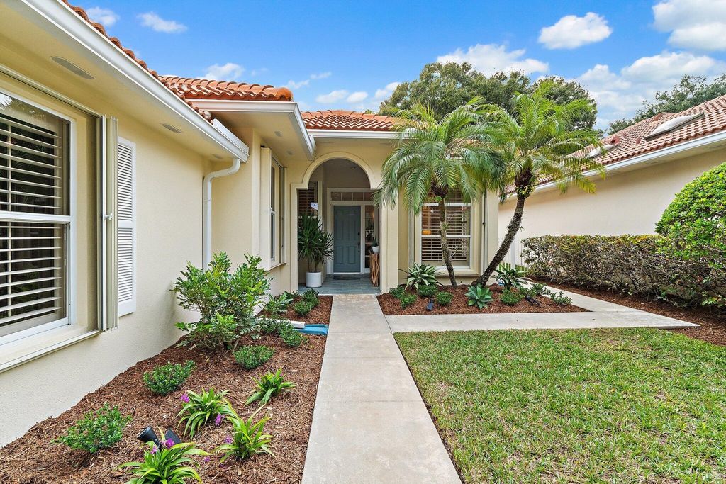 231 E Tall Oaks Circle, Palm Beach Gardens, FL 33410