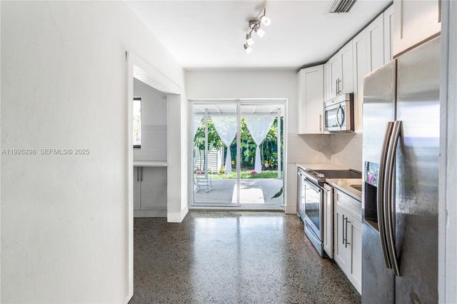 5300 NW 1st Ave, Oakland Park, FL 33309