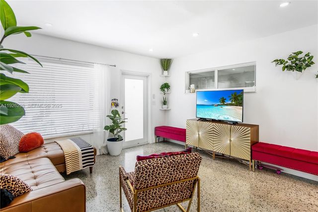 5300 NW 1st Ave, Oakland Park, FL 33309