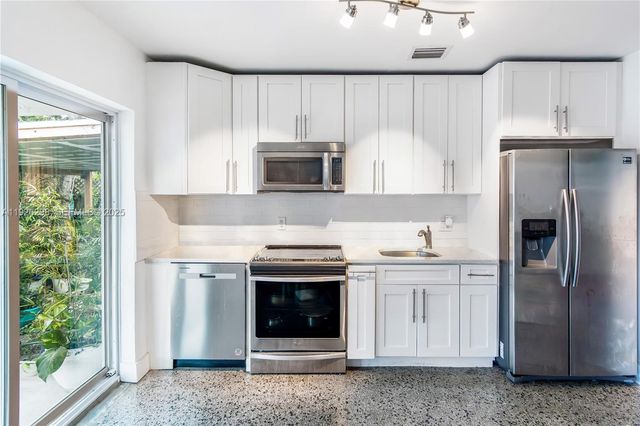 5300 NW 1st Ave, Oakland Park, FL 33309