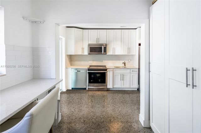 5300 NW 1st Ave, Oakland Park, FL 33309