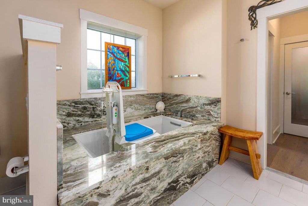 8061 N FORK BLVD, Easton, MD 21601