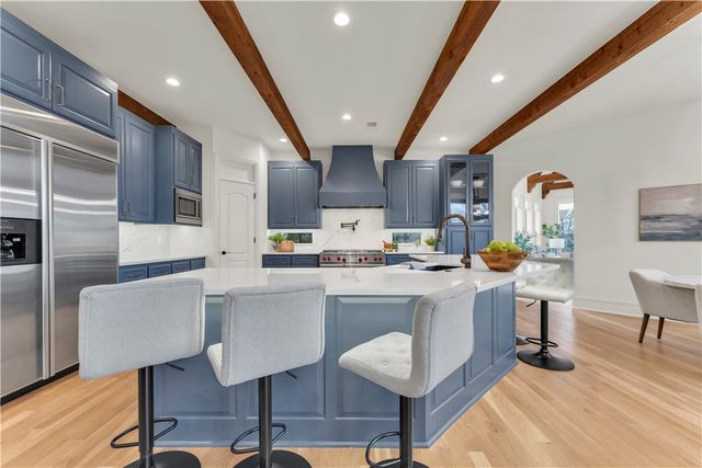 10333 Falcon Crest Drive, Lowell, AR 72745