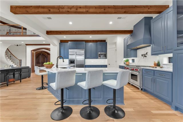 10333 Falcon Crest Drive, Lowell, AR 72745