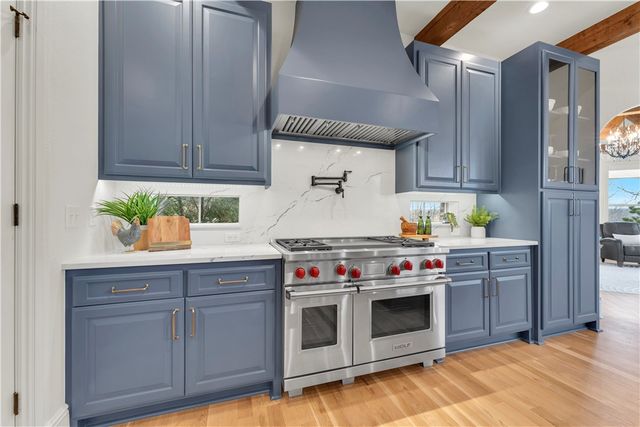 10333 Falcon Crest Drive, Lowell, AR 72745