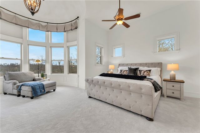 10333 Falcon Crest Drive, Lowell, AR 72745