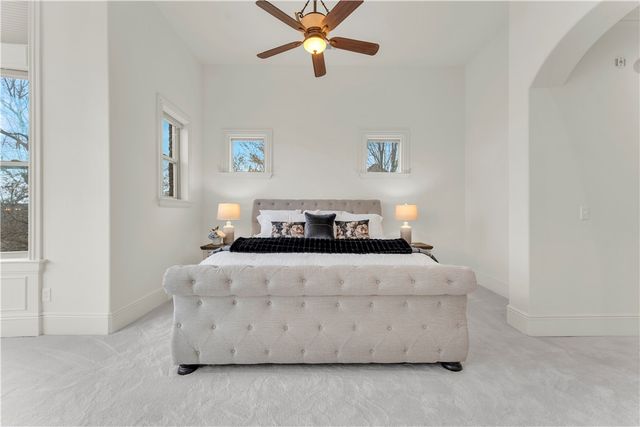 10333 Falcon Crest Drive, Lowell, AR 72745