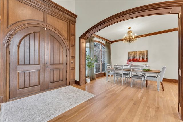 10333 Falcon Crest Drive, Lowell, AR 72745