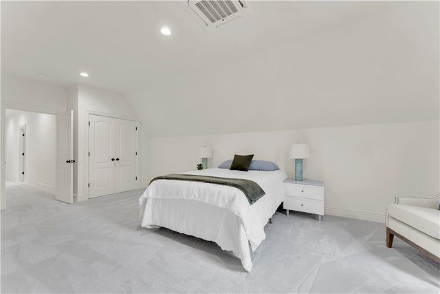 10333 Falcon Crest Drive, Lowell, AR 72745