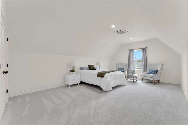 10333 Falcon Crest Drive, Lowell, AR 72745