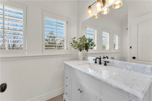 10333 Falcon Crest Drive, Lowell, AR 72745