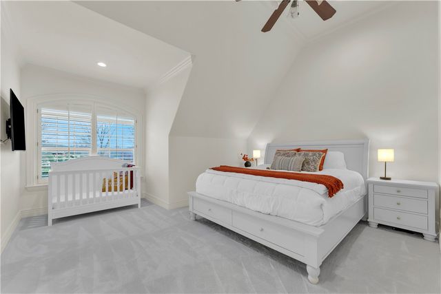 10333 Falcon Crest Drive, Lowell, AR 72745