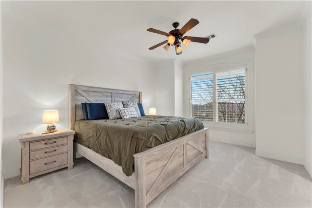 10333 Falcon Crest Drive, Lowell, AR 72745