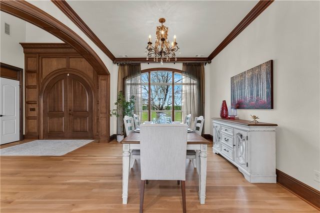 10333 Falcon Crest Drive, Lowell, AR 72745