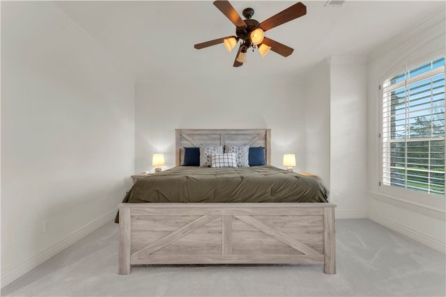 10333 Falcon Crest Drive, Lowell, AR 72745