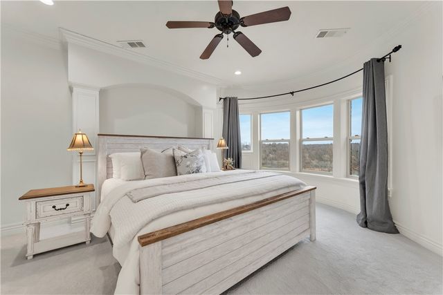 10333 Falcon Crest Drive, Lowell, AR 72745