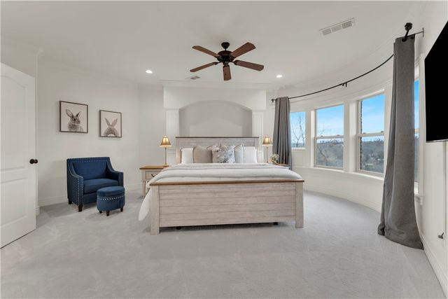 10333 Falcon Crest Drive, Lowell, AR 72745