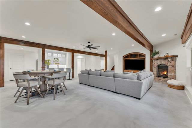 10333 Falcon Crest Drive, Lowell, AR 72745