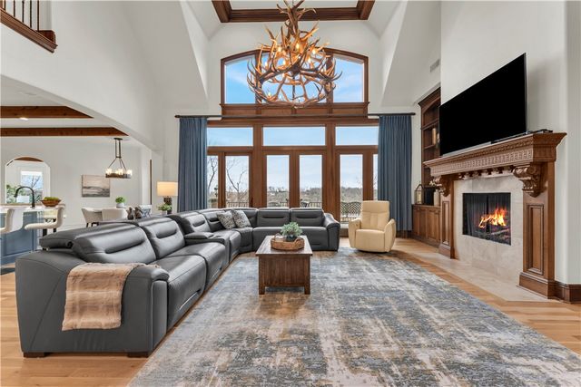 10333 Falcon Crest Drive, Lowell, AR 72745