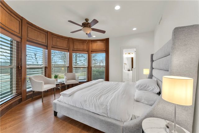 10333 Falcon Crest Drive, Lowell, AR 72745