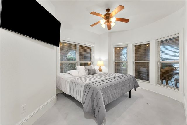 10333 Falcon Crest Drive, Lowell, AR 72745