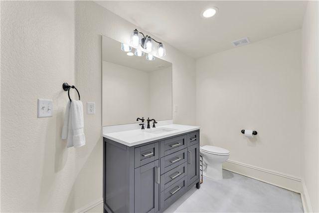 10333 Falcon Crest Drive, Lowell, AR 72745