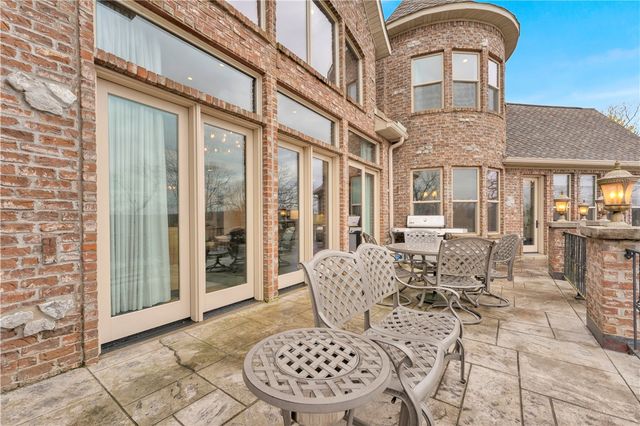 10333 Falcon Crest Drive, Lowell, AR 72745