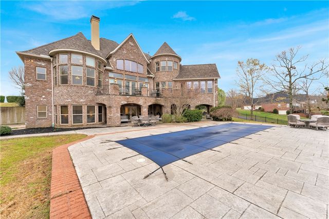 10333 Falcon Crest Drive, Lowell, AR 72745