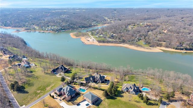 10333 Falcon Crest Drive, Lowell, AR 72745