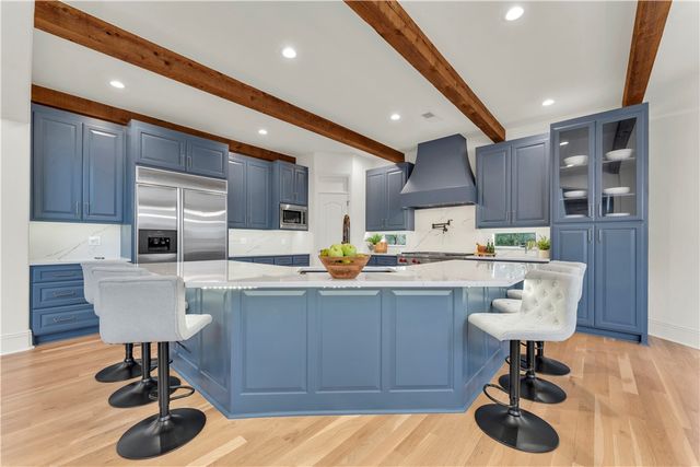 10333 Falcon Crest Drive, Lowell, AR 72745