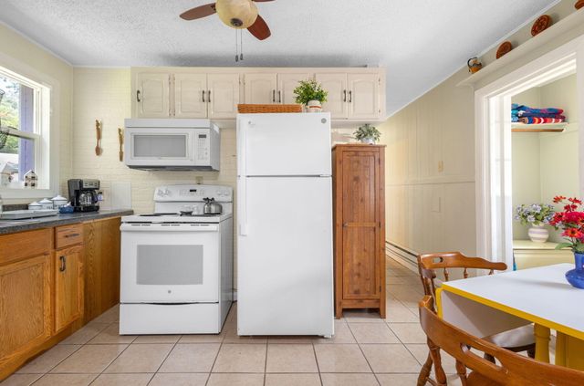 6128 M 63 N, Coloma, MI 49038
